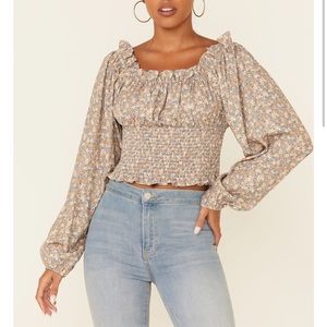 BEYOND THE RADAR WOMEN'S DITSY SMOCKED LONG SLEEVE PEASANT CROP TOP